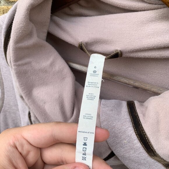 Lululemon Savasana Wrap Jacket Size 6 - Picture 5 of 5